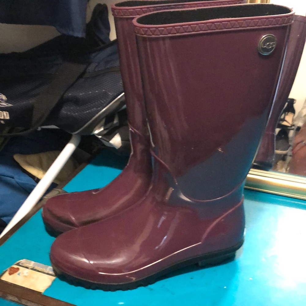 UGG RAIN BOOTS